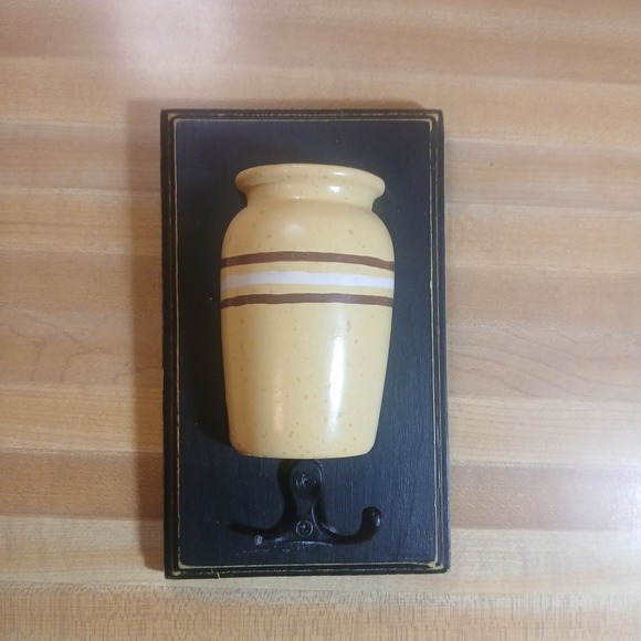 The Unbranded Brand Other - Yellow Vase 3D Wall Art 2 Hooks 1 Broken